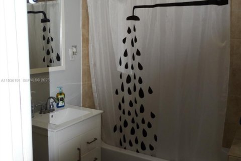 Adosado en venta en Miami, Florida, 4 dormitorios, 136.66 m2 № 1994704 - foto 7