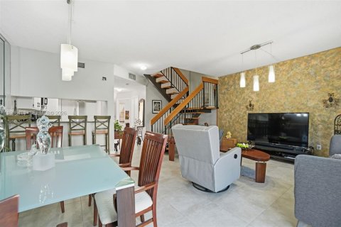 Touwnhouse à vendre à Miami, Floride: 3 chambres, 136.66 m2 № 1994704 - photo 13