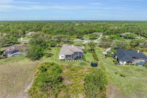 House in Bradenton, Florida 5 bedrooms, 308.34 sq.m. № 1585586 - photo 5