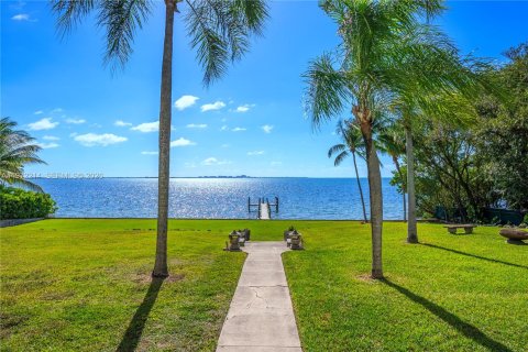Casa en venta en Miami, Florida, 7 dormitorios, 530.01 m2 № 2174698 - foto 13