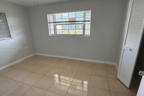 Apartamento en alquiler en Miami, Florida, 3 dormitorios, 133.78 m2 № 1991281 - foto 8