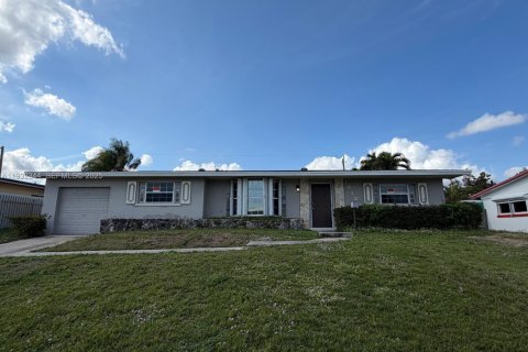 Apartamento en alquiler en Miami, Florida, 3 dormitorios, 133.78 m2 № 1991281 - foto 1