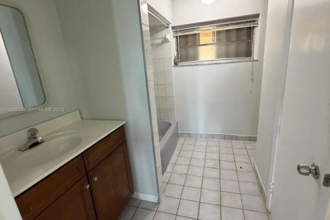 Apartamento en alquiler en Miami, Florida, 3 dormitorios, 133.78 m2 № 1991281 - foto 6