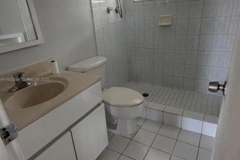 Apartamento en alquiler en Miami, Florida, 3 dormitorios, 133.78 m2 № 1991281 - foto 10