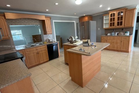 Apartamento en alquiler en Miami, Florida, 3 dormitorios, 133.78 m2 № 1991281 - foto 5