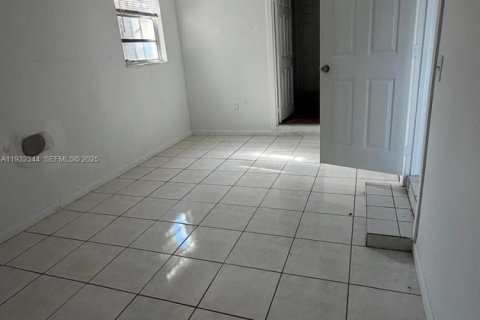 Apartamento en alquiler en Miami, Florida, 3 dormitorios, 133.78 m2 № 1991281 - foto 9