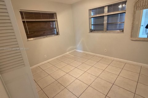 Apartamento en alquiler en Miami, Florida, 3 dormitorios, 133.78 m2 № 1991281 - foto 7