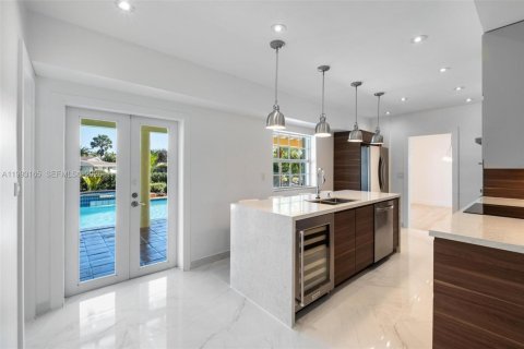 Villa ou maison à vendre à Pinecrest, Floride: 4 chambres, 215.53 m2 № 2056864 - photo 17