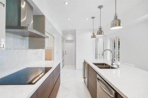 Villa ou maison à vendre à Pinecrest, Floride: 4 chambres, 215.53 m2 № 2056864 - photo 19