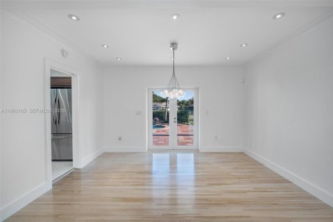 Villa ou maison à vendre à Pinecrest, Floride: 4 chambres, 215.53 m2 № 2056864 - photo 15