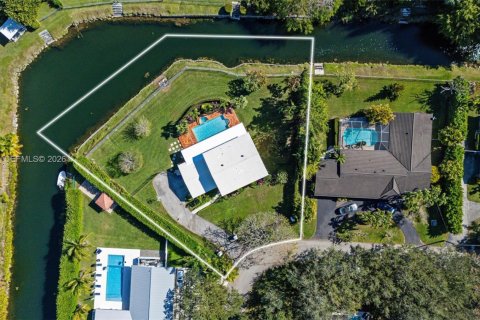 Villa ou maison à vendre à Pinecrest, Floride: 4 chambres, 215.53 m2 № 2056864 - photo 2