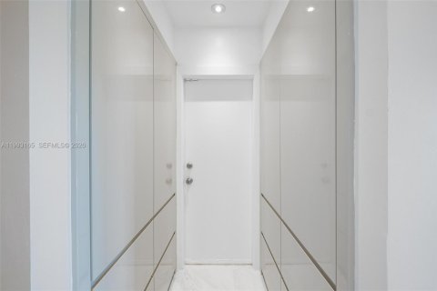 Villa ou maison à vendre à Pinecrest, Floride: 4 chambres, 215.53 m2 № 2056864 - photo 20