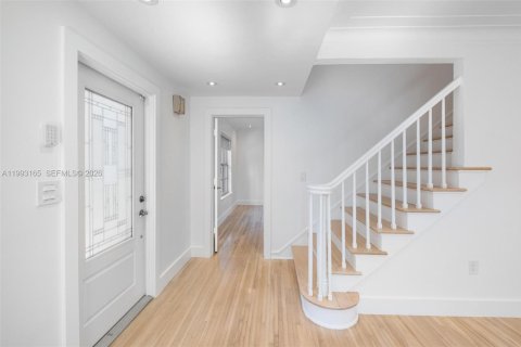 Villa ou maison à vendre à Pinecrest, Floride: 4 chambres, 215.53 m2 № 2056864 - photo 5