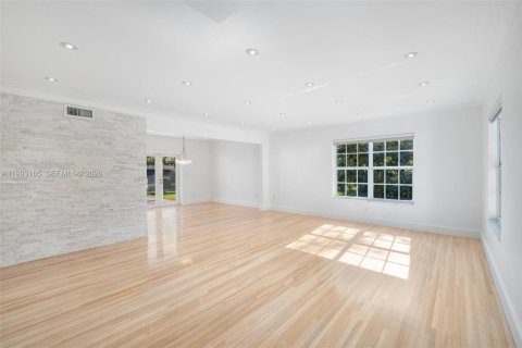 Villa ou maison à vendre à Pinecrest, Floride: 4 chambres, 215.53 m2 № 2056864 - photo 9
