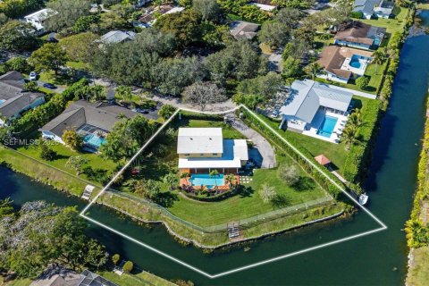 Villa ou maison à vendre à Pinecrest, Floride: 4 chambres, 215.53 m2 № 2056864 - photo 3