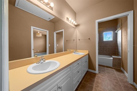 Townhouse in Gainesville, Florida 3 bedrooms, 136.1 sq.m. № 1673858 - photo 9