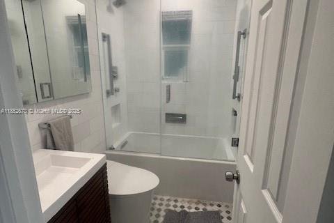 House in Coral Gables, Florida 4 bedrooms, 103.68 sq.m. № 1872187 - photo 11