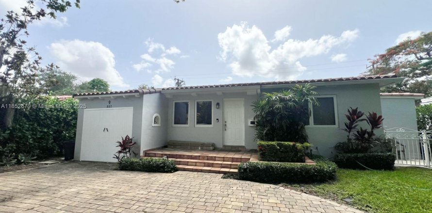 House in Coral Gables, Florida 4 bedrooms, 103.68 sq.m. № 1872187