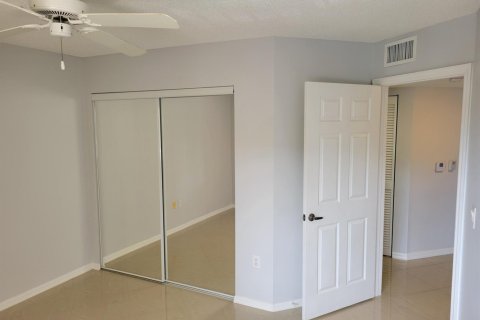 Condo in Tamarac, Florida, 2 bedrooms  № 2083429 - photo 3