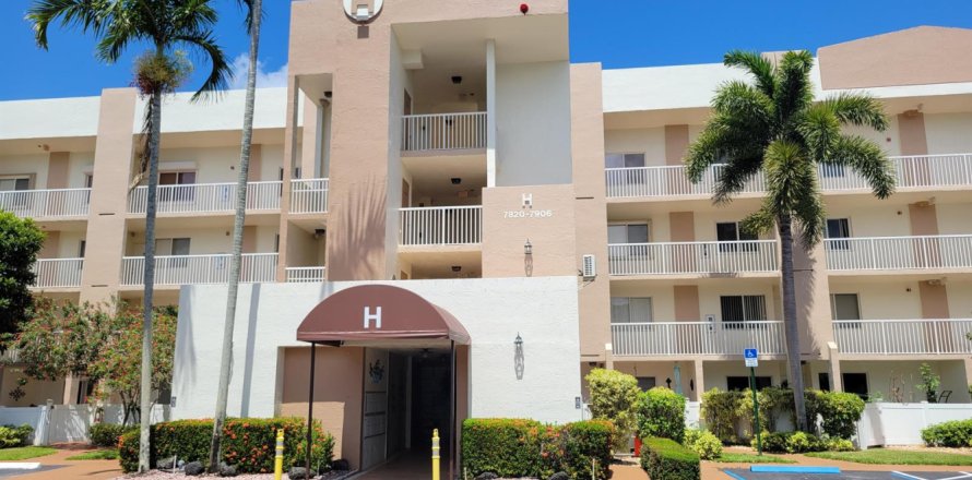 Condo in Tamarac, Florida, 2 bedrooms  № 2083429