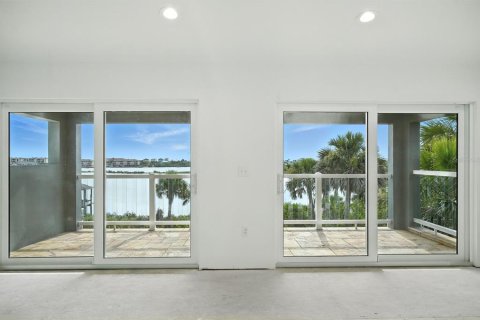 House in Palm Coast, Florida 5 bedrooms, 367.89 sq.m. № 1822373 - photo 13