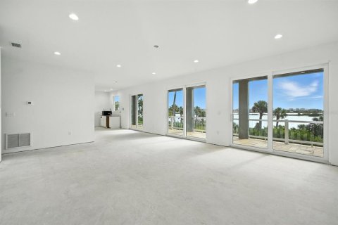 House in Palm Coast, Florida 5 bedrooms, 367.89 sq.m. № 1822373 - photo 28