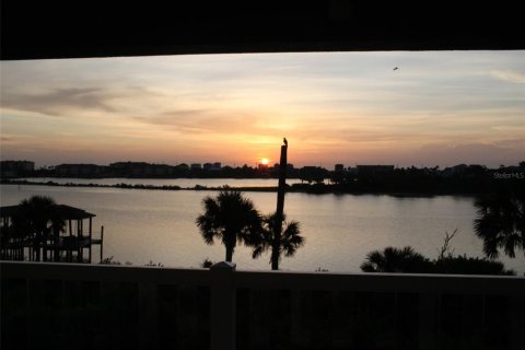 House in Palm Coast, Florida 5 bedrooms, 367.89 sq.m. № 1822373 - photo 5