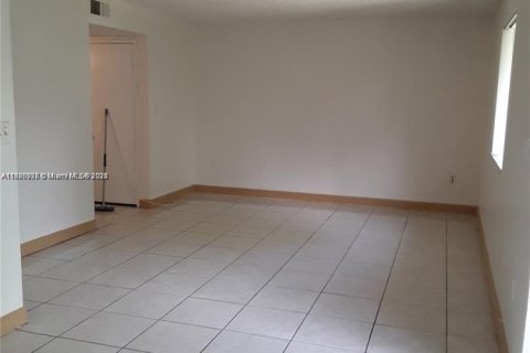 Copropriété à louer à Coral Springs, Floride: 2 chambres, 84.54 m2 № 1941655 - photo 2