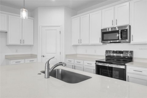 House in Palm Bay, Florida 4 bedrooms, 174.28 sq.m. № 2209410 - photo 14