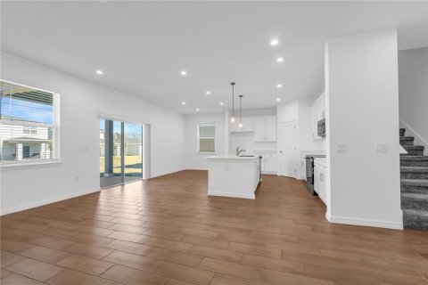 House in Palm Bay, Florida 4 bedrooms, 174.28 sq.m. № 2209410 - photo 7