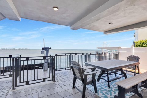 House in Tavernier, Florida 6 bedrooms, 301 sq.m. № 1845959 - photo 6