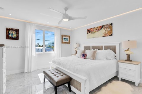 House in Tavernier, Florida 6 bedrooms, 301 sq.m. № 1845959 - photo 24