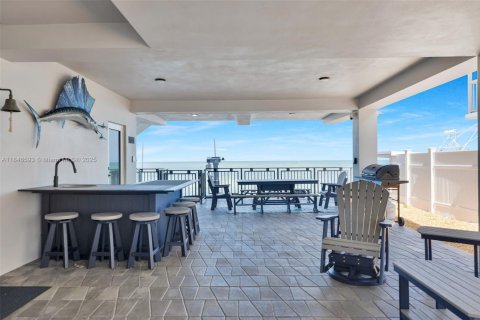 House in Tavernier, Florida 6 bedrooms, 301 sq.m. № 1845959 - photo 5