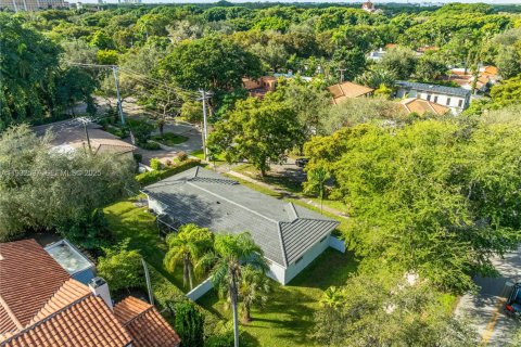 House in Coral Gables, Florida 3 bedrooms, 154.59 sq.m. № 1992589 - photo 15