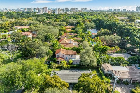 House in Coral Gables, Florida 3 bedrooms, 154.59 sq.m. № 1992589 - photo 20