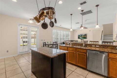 House in Orlando, Florida 6 bedrooms, 301.1 sq.m. № 2151823 - photo 9