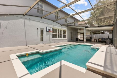 House in Orlando, Florida 6 bedrooms, 301.1 sq.m. № 2151823 - photo 30