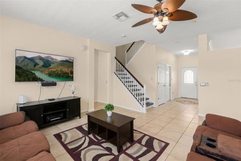 House in Orlando, Florida 6 bedrooms, 301.1 sq.m. № 2151823 - photo 3