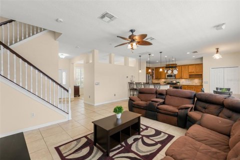 House in Orlando, Florida 6 bedrooms, 301.1 sq.m. № 2151823 - photo 4