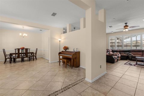 House in Orlando, Florida 6 bedrooms, 301.1 sq.m. № 2151823 - photo 5
