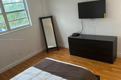 Condo in Sunny Isles Beach, Florida, 1 bedroom  № 1956766 - photo 2