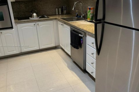 Condo in Sunny Isles Beach, Florida, 1 bedroom  № 1956766 - photo 12