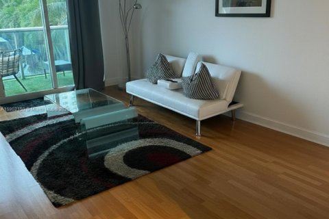 Condo in Sunny Isles Beach, Florida, 1 bedroom  № 1956766 - photo 1