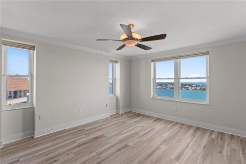 Condominio en venta en Saint Petersburg, Florida, 5 dormitorios, 336.31 m2 № 984559 - foto 11