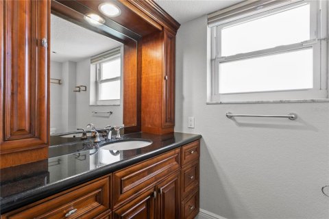 Condominio en venta en Saint Petersburg, Florida, 5 dormitorios, 336.31 m2 № 984559 - foto 19