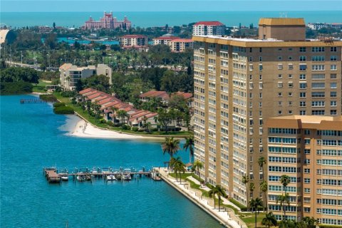 Condominio en venta en Saint Petersburg, Florida, 5 dormitorios, 336.31 m2 № 984559 - foto 2