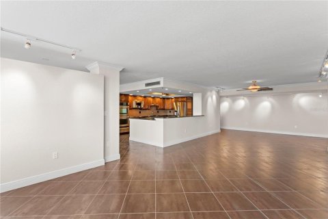 Condominio en venta en Saint Petersburg, Florida, 5 dormitorios, 336.31 m2 № 984559 - foto 6