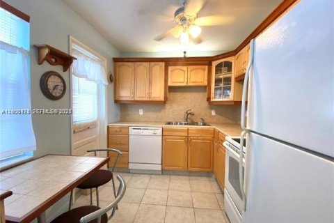 Copropriété à louer à Dania Beach, Floride: 2 chambres, 94.76 m2 № 2070664 - photo 6