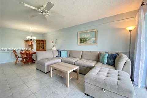 Copropriété à louer à Dania Beach, Floride: 2 chambres, 94.76 m2 № 2070664 - photo 2