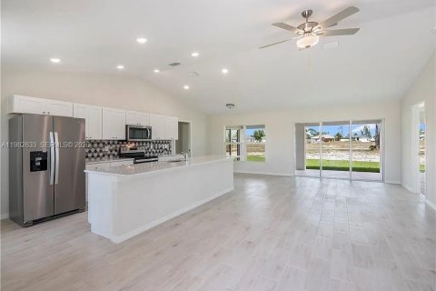 Casa en venta en Cape Coral, Florida, 4 dormitorios, 156.35 m2 № 2049146 - foto 5
